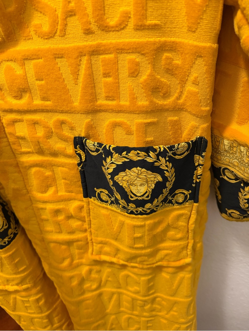 Versace Robe Size XL - Picture 7 of 13
